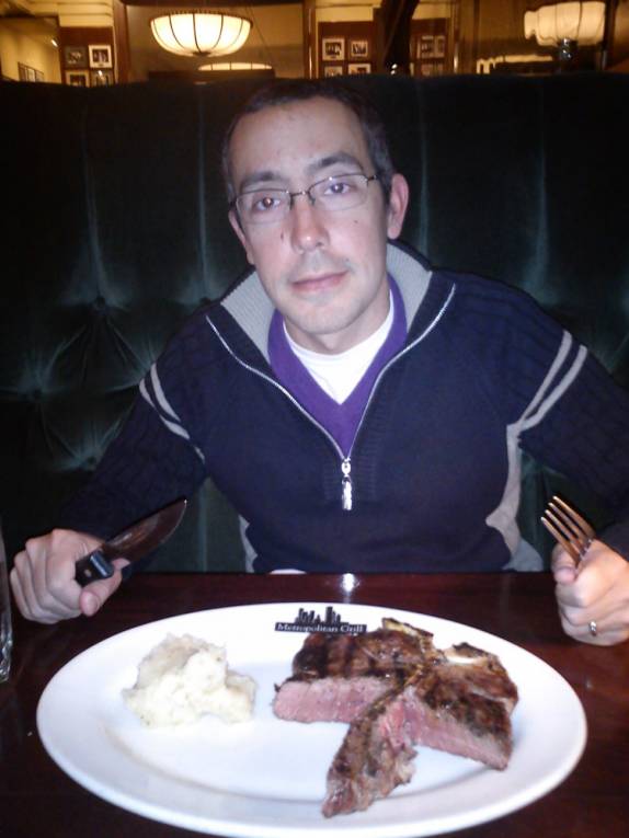 Ansioso por atacar meu T-Bone no Metropolitan Grill, um dos melhores restaurantes de Seattle e de todos os Estados Unidos